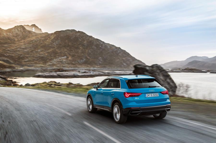  Audi Q3 45 TFSI Quattro S-Line 2018 года  (WW) (фото 29 из 56)